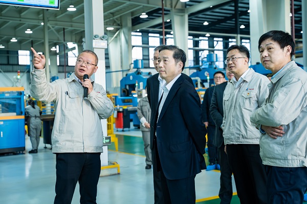 陈德荣董事长在中钢云顶集团通力公司调研.jpg